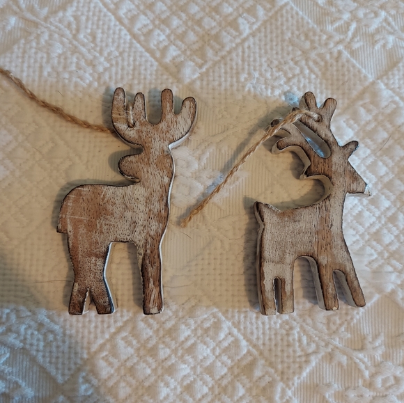 Two Deer Ornaments 🦌 - Picture 2 of 5